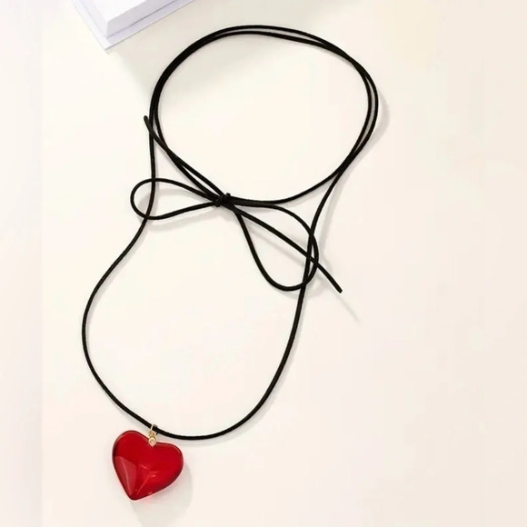 Minimalist Large Heart  Shaped Pendant Necklace - Picture 3 of 3